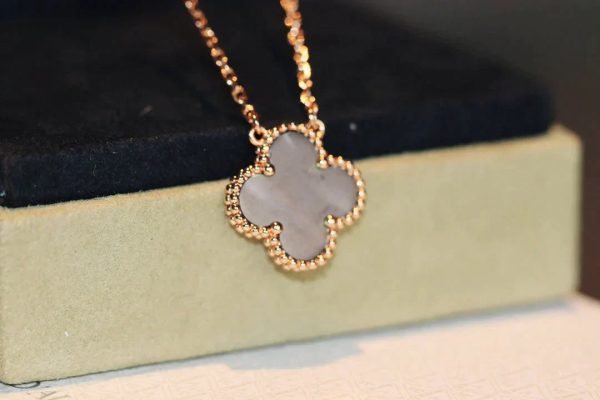 Clover Mop Pink Gold Necklace