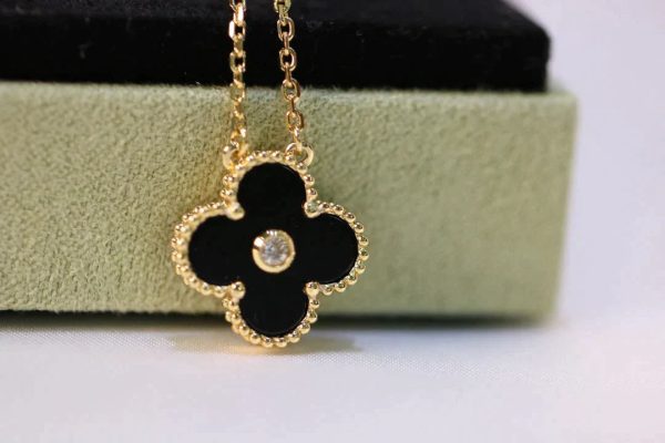 Clover Necklace Gold Diamond Onyx