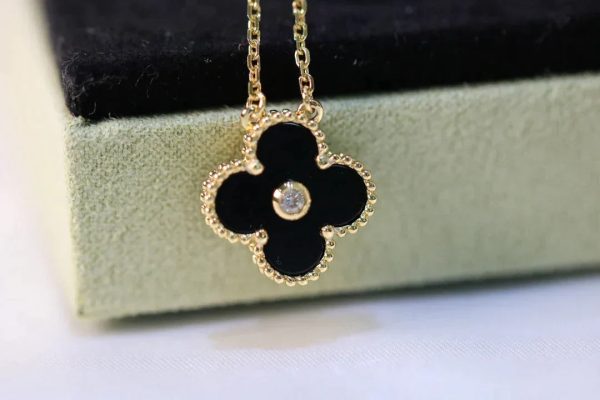 Clover Necklace Gold Diamond Onyx
