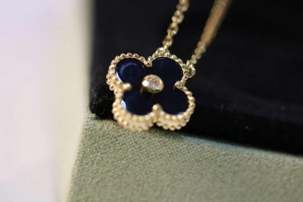 Clover Necklace Gold Diamond Onyx