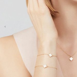 Clover Pendant Mini Mop Necklace