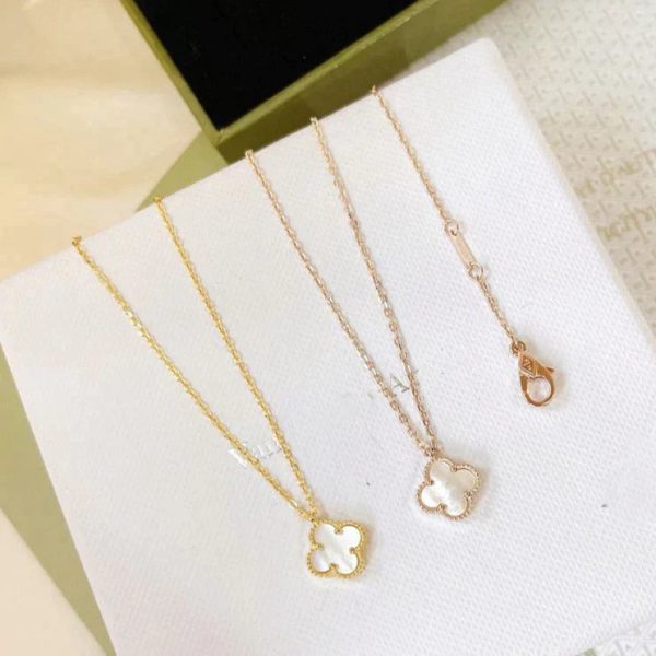 Clover Pendant Mini Mop Necklace
