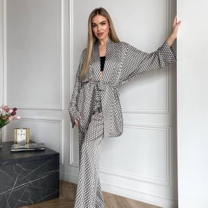 Silk Women’s Homewear – Elegant Pajamas & Loungewear Crafted for Superior Comfort, Deep Relaxation, and Effortless Style
