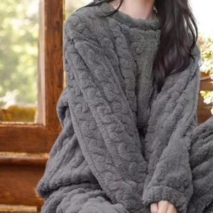 Autumn Women’s Velvet Pajama Set – Warm Ribbed Fleece Pullover & Pants, Cozy 2-Piece Loungewear. Perfect for Casual Comfort and Relaxation.